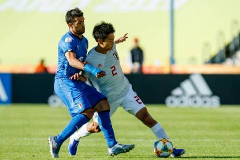 Bydgoszcz, Polen, 29.05.2019, FIFA Weltmeisterschaft Polen 2019, Gruppe B, Italien - Japan, Marco Olivieri (ITA) und Shunki Higashi (JPN) im Zweikampf ( Defodi-01048-177842