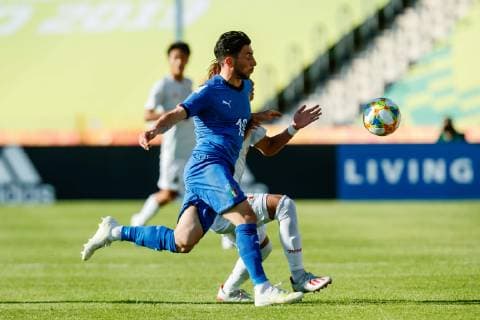 Bydgoszcz, Polen, 29.05.2019, FIFA Weltmeisterschaft Polen 2019, Gruppe B, Italien - Japan, Marco Olivieri (ITA) und Kota Yamada (JPN) im Zweikampf ( Defodi-01048-177852