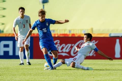 Bydgoszcz, Polen, 29.05.2019, FIFA Weltmeisterschaft Polen 2019, Gruppe B, Italien - Japan, Luca Ranieri (ITA) und Mitsuki Saito (JPN) im Zweikampf ( Defodi-01048-177857
