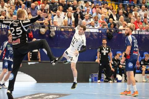 Miha Zarabec (THW Kiel 24) frei vorm Tor gegen Peter Johannesson (TBV Lemgo Lippe 25)(links) , TBV Lemgo Lippe vs THW Kiel, Handball, 1. Bundesliga, 29.05.2019, TBV Lemgo Lippe vs THW Kiel, Handball, 1. Bundesliga, 29.05.2019 Lemgo Copyright: xEibner-Pressefotox xJanxStrohdiekx EP_JSK