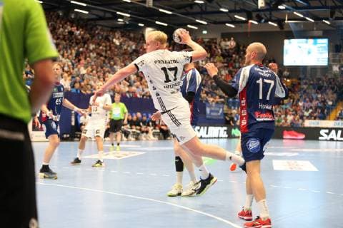 Patrick Wiencek (THW Kiel 17) vorbei an Dominik Ebner (TBV Lemgo Lippe 9)(hinten) und Tim Hornke (TBV Lemgo Lippe 17)(rechts) , TBV Lemgo Lippe vs THW Kiel, Handball, 1. Bundesliga, 29.05.2019, TBV Lemgo Lippe vs THW Kiel, Handball, 1. Bundesliga, 29.05.2019 Lemgo Copyright: xEibner-Pressefotox xJanxStrohdiekx EP_JSK