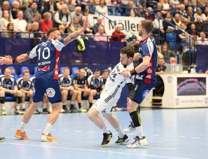 Miha Zarabec (THW Kiel 24) wird von Dominik Ebner (TBV Lemgo Lippe 9)(rechts) gestoppt, TBV Lemgo Lippe vs THW Kiel, Handball, 1. Bundesliga, 29.05.2019, TBV Lemgo Lippe vs THW Kiel, Handball, 1. Bundesliga, 29.05.2019 Lemgo Copyright: xEibner-Pressefotox xJanxStrohdiex EP_JSK