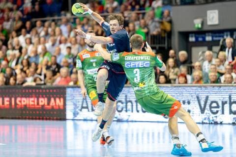 Jan Asmuth (Nr. 23 SG BBM Bietigheim) wird von Piotr Chrapkowski (Nr. 3 SC Magdeburg) in der Luft gefoult SC Magdeburg vs SG BBM Bietigheim SC Magdeburg vs SG BBM Bietigheim, Handball, DKB Handball Bundesliga, Saison 2018 2019, 29.05.2019 Magdeburg Copyright: xDanielxReinelt xEibner-Pressefotox EP_drt