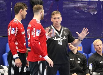 Alfred Gislason (Trainer THW Kiel) spricht mit Niklas Landin Jacobsen (THW Kiel 1)(links) und Andreas Wolff (THW Kiel 33), TBV Lemgo Lippe vs THW Kiel, Handball, 1. Bundesliga, 29.05.2019, TBV Lemgo Lippe vs THW Kiel, Handball, 1. Bundesliga, 29.05.2019 Lemgo Copyright: xEibner-Pressefotox xJanxStrohdiex EP_JSK
