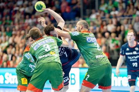Diminik Claus (Nr. 7 SG BBM Bietigheim) wird beim Wurf von Piotr Chrapkowski (Nr. 3 SC Magdeburg) und Zeljko Musa (Nr. 2 SC Magdeburg) gestoppt SC Magdeburg vs SG BBM Bietigheim SC Magdeburg vs SG BBM Bietigheim, Handball, DKB Handball Bundesliga, Saison 2018 2019, 29.05.2019 Magdeburg Copyright: xDanielxReinelt xEibner-Pressefotox EP_drt