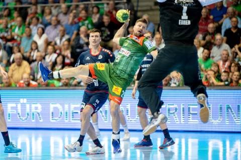 Marko Bezjak (Nr. 25 SC Magdeburg) wirft gegen Dominico Ebner (Nr. 1 SG BBM Bietigheim) SC Magdeburg vs SG BBM Bietigheim SC Magdeburg vs SG BBM Bietigheim, Handball, DKB Handball Bundesliga, Saison 2018 2019, 29.05.2019 Magdeburg Copyright: xDanielxReinelt xEibner-Pressefotox EP_drt