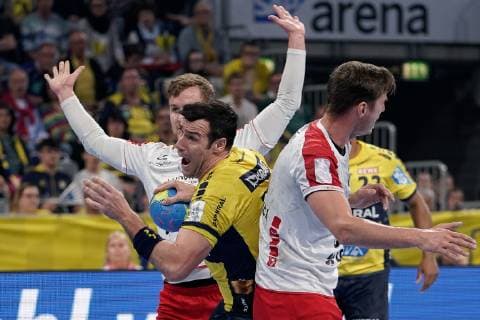v.li.: Alexander Feld (Die Eulen, 18), Gedeon Guardiola (RNL, 30), Gunnar Dietrich (Die Eulen, 8), Zweikampf, Spielszene, Duell, duel, tackle, tackling, Dynamik, Action, Aktion, 29.05.2019, Mannheim, Handball, DKB Bundesliga, Rhein-Neckar Löwen - TSG Ludwigshafen-Friesenheim (Die Eulen)