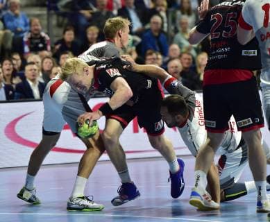 29.05.2019 - Handball - 1. Bundesliga DKB HBL - Saison 2018 2019 - 33. Spieltag: HC Erlangen Metropolregion Nürnberg HCE - MT Melsungen - OGo - Andreas Schröder (71, HC Erlangen ) Philipp Müller Mueller (18, MT Melsungen )