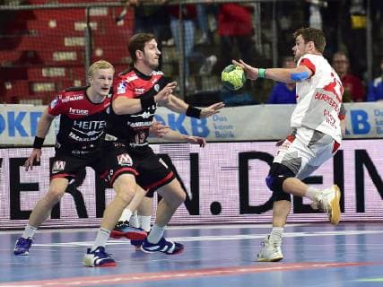 29.05.2019 - Handball - 1. Bundesliga DKB HBL - Saison 2018 2019 - 33. Spieltag: HC Erlangen Metropolregion Nürnberg HCE - MT Melsungen - OGo - Andreas Schröder (71, HC Erlangen ) Michael Haaß Haass (13, HC Erlangen HCE ) Simon Birkefeldt (23, MT Melsungen )