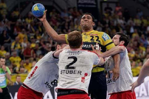 v.li.: Gunnar Dietrich (Die Eulen, 8), Frederic Stüber (Die Eulen, 2), Mads Mensah Larsen (RNL, 22), Jonathan Scholz (Die Eulen, 11), Zweikampf, Spielszene, Duell, duel, tackle, tackling, Dynamik, Action, Aktion, 29.05.2019, Mannheim, Handball, DKB Bundesliga, Rhein-Neckar Löwen - TSG Ludwigshafen-Friesenheim (Die Eulen)
