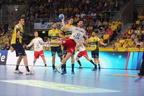 Jonathan Scholz (Ludwigshafen) beim Wurf gegen Vladan Lipovina (Loewen) beim Spiel Rhein Neckar Loewen vs. Die Eulen Ludwigshafen in der 1. Handball Bundesliga am 29.02.2019, Rhein Neckar Loewen vs. Die Eulen Ludwigshafen, Handball, 1. Handball Bundesliga, 29.02.2019 Mannheim Copyright: xMichaelxBermel Eibner-Pressefotox EP_mbl