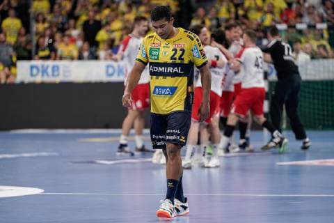 Mads Mensah Larsen (RNL, 22), enttäuscht über die Niederlage, Enttäuschung nach dem Schlusspfiff, Highlight, Verlierer, verloren, Frustration, disappointed, pessimistisch, 29.05.2019, Mannheim, Handball, DKB Bundesliga, Rhein-Neckar Löwen - TSG Ludwigshafen-Friesenheim (Die Eulen)