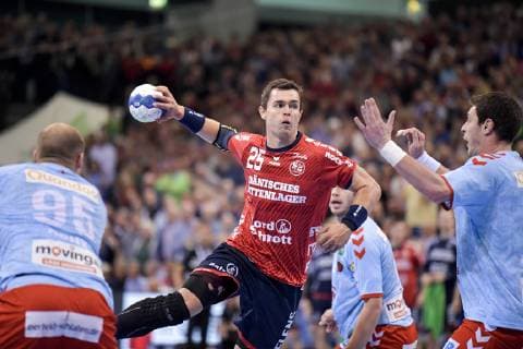 Rasmus Lauge (SG Flensburg-Handewitt) gegen Paul Drux (Füchse Berlin) (L) und Mijajlo Marsenic (Füchse Berlin) (R) am 29.05.2019 in Flensburg (Schleswig-Holstein) in der Flens-Arena. SG Flensburg-Handewitt gegen Füchse Berlin Flensburg Schleswig-Holstein Deutschland