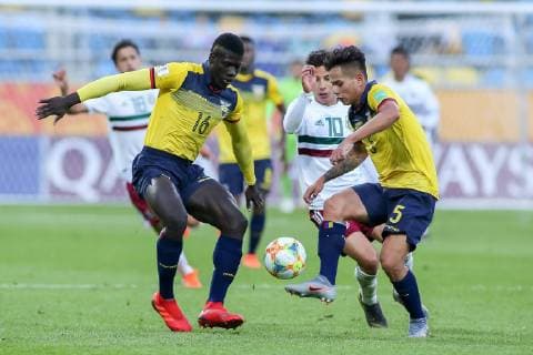 May 29, 2019 - Gdynia, pomorskie, Poland - Sergio Quintero (16_and Jordy Alcivar (5) of Ecuadorare in action during the FIFA U-20 World Cup match between Ecuador and Mexico (GROUP B) at Gdynia stadium. Ecuador v Mexico at Gdynia stadium in Gdynia, Poland - 29 May 2019 - ZUMAs197 20190529_zab_s197_051 Copyright: xTomaszxZasinskix