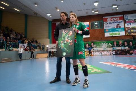 Minden, Deutschland 29.05.2019: 1. Handball Bundesliga - 2018 2019 - GWD Minden vs. Bergischer HC (L-R) Frank von Behren (Sportlicher Leiter Minden), Andreas Cederholm (Minden) VERABSCHIEDUNG Minden Nordrhein-Westfalen Deutschland Kampa Halle