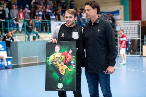 Minden, Deutschland 29.05.2019: 1. Handball Bundesliga - 2018 2019 - GWD Minden vs. Bergischer HC (L-R) Maurice Paske (Minden), Frank von Behren (Sportlicher Leiter Minden), VERABSCHIEDUNG Minden Nordrhein-Westfalen Deutschland Kampa Halle