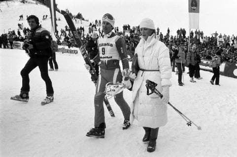 SKI ALPIN SAISON 1981 1982 Weltcup Kitzbuehel: STENMARK (Schweden) SKI ALPIN SAISON 1981 1982 Weltcup Kitzbuehel Slalom Herren 17.01.1982 Sieger; Ingemar STENMARK (li, Schweden) mit seiner Freundin Ann UVHAGEN Kitzbuehel Oesterreich *** SKI ALPIN SAISON 1981 1982 World Cup Kitzbuehel STENMARK Sweden SKI ALPIN SAISON 1981 1982 World Cup Kitzbuehel Slalom Men 17 01 1982 Winner Ingemar STENMARK li, Sweden with his girlfriend Ann UVHAGEN Kitzbuehel Austria 