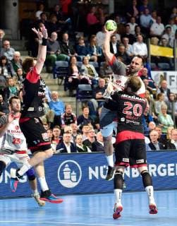 29.05.2019 --- Handball --- 1.Bundesliga DKB HBL --- Saison 2018 2019 --- 33. Spieltag: HC Erlangen Metropolregion Nuernberg HCE - MT Melsungen Nikolai Link (33, HC Erlangen HCE ) Philipp Mueller Mueller (18, MT Melsungen ) Nico Buedel (20, HC Erlangen ) HC Erlangen - MT Melsungen Nuernberg Copyright: xKohringx Eibner-Pressefotox EP_akg_gold