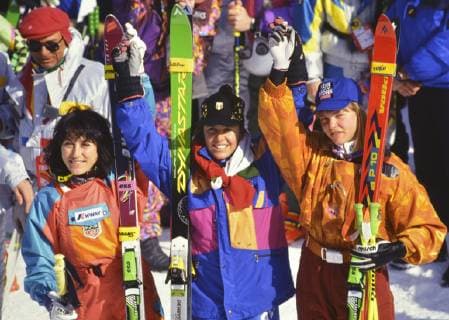 Ski Alpin Olympische Spiele 1992: MERLE (FRA), COMPAGNONI (ITA), SEIZINGER (GER) Olympische Winterspiele Albertville 08-23.02.1992 Super G Damen 18.02.1992 Carole MERLE (Frankreich), Deborah COMPAGNONI (Italien), Katja SEIZINGER (Deutschland) jubeln im Ziel. Albertville Frankreich *** Ski Alpine Olympic Games 1992 MERLE FRA , COMPAGNONI ITA , SEIZINGER GER Olympic Winter Games Albertville 08 23 02 1992 Super G Women 18 02 1992 Carole MERLE France , Deborah COMPAGNONI Italy , Katja SEIZINGER Germany cheer at the finish Albertville France 