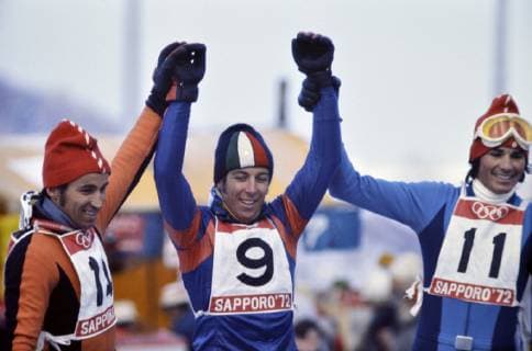 Ski Alpin Olympische Spiele Sapporo 1972: BRUGGMANN (SUI) G. THOENI (ITA), MATTLE (SUI) Olympische Winterspiele Sapporo 1972 Riesentorlauf Herren 10.02.1972 Edmund BRUGGMANN (Schweiz), Gustavo THOENI (Italien), Werner MATTLE (Schweiz) Sapporo Japan *** Alpine Skiing Olympic Games Sapporo 1972 BRUGGMANN SUI G THOENI ITA , MATTLE SUI Olympic Winter Games Sapporo 1972 Giant Slalom Men 10 02 1972 Edmund BRUGGMANN Switzerland , Gustavo THOENI Italy , Werner MATTLE Switzerland Sapporo Japan 