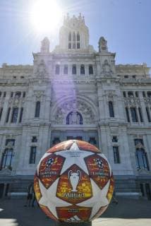 General Views and Fans with the UEFA Champions League trophy in Madrid , Thursday, May 30, 2019 Cordon Press