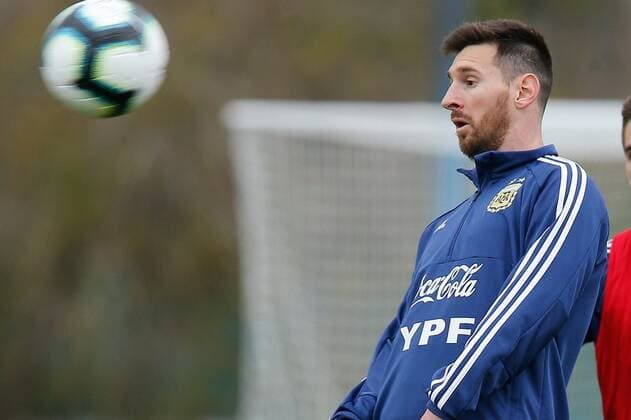 Argentina s national soccer team player Lionel Messi (R) participates in a training session of the team to prepare for the Copa America, at the Ezeiza sports complex, in Buenos Aires, Argentina, 30 May 2019. Argentina s national soccer team training session !ACHTUNG: NUR REDAKTIONELLE NUTZUNG!  Copyright: xJuanxIgnacioxRoncoronix AME7930 20190530-636948402424977704