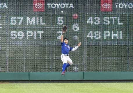 May 30, 2019: Texas Rangers right fielder Shin-Soo Choo 17 leaps up to catch a fly ball for an out during an MLB, Baseball Herren, USA game between the Kansas City Royals and the Texas Rangers at Globe Life Park in Arlington, TX Kansas City defeated Texas 4-2 CSM. MLB 2019: Royals vs Rangers May 30 - ZUMAcp2_ 20190530_zaf_cp2_008 Copyright: xAlbertxPenax
