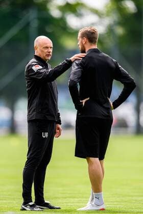 Fußball, Trainerhistorie, Leeds United 190531 Tränare Uwe Rösler pratar med Leeds-spelaren Pontus Jansson under en fotbollsträning med Malmö FF den 31 maj 2019 i Malmö. Copyright: PETTERxARVIDSON BB190531PA044