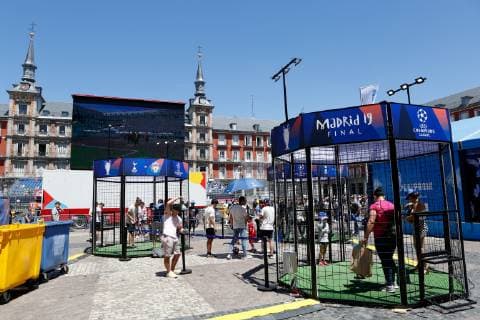 SOCCER - CL, Tottenham vs Liverpool MADRID,SPAIN,31.MAY.19 - SOCCER - UEFA Champions League, final, Tottenham Hotspur vs Liverpool FC, preview. Image shows fans at the main square Plaza Mayor. GEPAxpictures xDavidxRodriguez