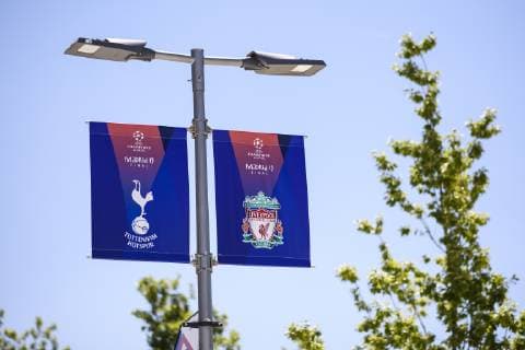 31.05.2019, xkvx, Fussball UEFA Champions League Finale, Tottenham Hotspur - FC Liverpool Training und PK emspor, v.l. Stadionansicht Ansicht Aussenansicht Wanda Metropolitano Ansicht Aussen Logo Champions League Logo Madrid 2019 Logo Emblem Signet Branding (DFL DFB REGULATIONS PROHIBIT ANY USE OF PHOTOGRAPHS as IMAGE SEQUENCES and or QUASI-VIDEO) Madrid