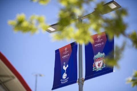 31.05.2019, xkvx, Fussball UEFA Champions League Finale, Tottenham Hotspur - FC Liverpool Training und PK emspor, v.l. Stadionansicht Ansicht Aussenansicht Wanda Metropolitano Ansicht Aussen Logo Champions League Logo Madrid 2019 Logo Emblem Signet Branding (DFL DFB REGULATIONS PROHIBIT ANY USE OF PHOTOGRAPHS as IMAGE SEQUENCES and or QUASI-VIDEO) Madrid