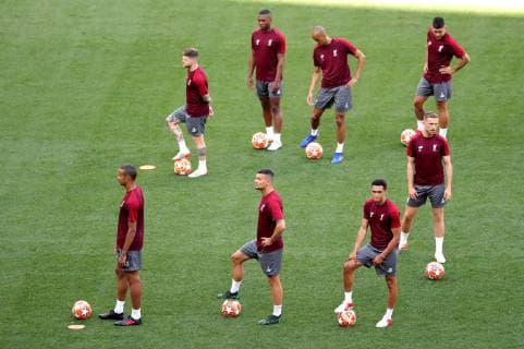 Liverpool s players; midfielder Jordan Henderson (R), forward Roberto Firmino (R-top), defender Trent Alexander-Arnold (R-down), defender Dejan Lovren (C-down) and midfielder Fabinho (C-top); attend a team s training session at the Wanda Metropolitano stadium in Madrid, Spain, 31 May 2019. Liverpool FC will face Tottenham Hotspur in the 2019 UEFA Champions League final at the Wanda Metropolitano stadium in Madrid, Spain, on 01 June 2019. UCL Final 2019 - Liverpool FC training !ACHTUNG: NUR REDAKTIONELLE NUTZUNG!  Copyright: xJuanjoxMartinx GRAF1468 20190531-636949244948628259