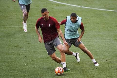 Fußball, CL Finale, FC Liverpool Abschlusstraining 31.05.2019, xkvx, Fussball UEFA Champions League Finale, Tottenham Hotspur - FC Liverpool Training und PK emspor, v.l. Dejan Lovren (FC Liverpool), Rhian Brewster (FC Liverpool) (DFL DFB REGULATIONS PROHIBIT ANY USE OF PHOTOGRAPHS as IMAGE SEQUENCES and or QUASI-VIDEO) Madrid