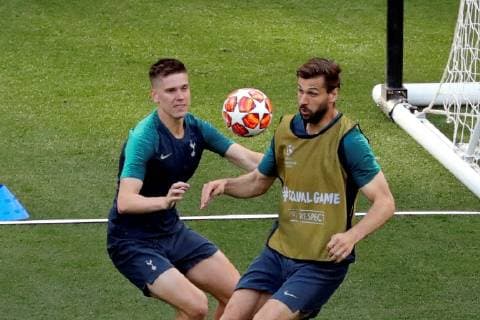 Fußball, CL Finale, Tottenham Hotspur Abschlusstraining Tottenham forward Fernando Llorente (R) and defender Juan Foyth (L) attend a team s training session at the Wanda Metropolitano stadium in Madrid, Spain, 31 May 2019. Tottenham Hotspur will face Liverpool FC in the 2019 UEFA Champions League final at the Wanda Metropolitano stadium in Madrid, Spain, on 01 June 2019. UCL Final 2019 - Tottenham Hotspur training !ACHTUNG: NUR REDAKTIONELLE NUTZUNG!  Copyright: xJuanjoxMartinx GRAF1574 20190531-636949324967888934