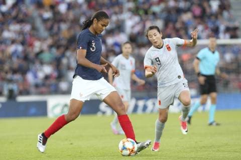 Fußball, Damen Länderspiel, Frankreich - China Wendie Renard (France) Vs Yang Li (Chine) FOOTBALL FEMININ : France Vs Chine - Amical - 31 05 2019 MichaelBaucher Panoramic 