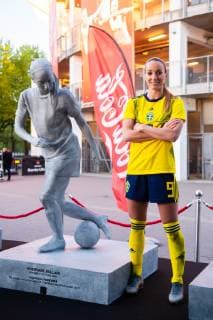 190531 Kosovare Asllani of Sweden poses for a portrait next to a statue of herself after the women?s International Friendly, Länderspiel, Nationalmannschaft football match between Sweden and South Korea on May 31, 2019 in Göteborg. Copyright: SIMONxHASTEGARD BB190531SH087