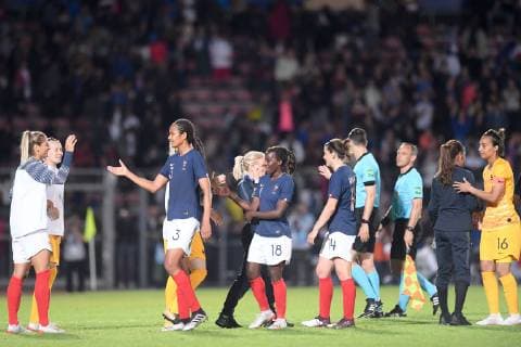 JOIE - FAIR PLAY - 03 WENDIE RENARD (FRA) - 18 VIVIANE ASSEYI (FRA) - 16 SARAH BOUHADDI (FRA) FOOTBALL FEMININ : France vs Chine - Match Amical - 31 05 2019 FEP Panoramic 