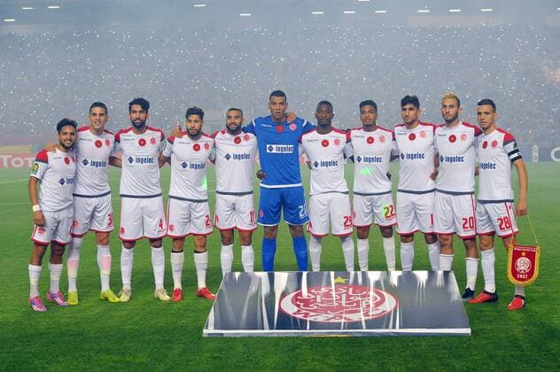 Team of Wydad Casablanca (WAC).... At the end of a final drawn for an hour and a half, Esperance Tunis (EST) was crowned champion of Africa entering the very closed circle of teams managing to keep the trophy two seasons in a row, facing the Wydad Casablanca (WAC), who refused to return to the field after a new dispute of arbitration at the hour of play (1-0). What was to be a memorable celebration for African football finally turned into a fiasco. At the end of the night, at the Olympic Stadium in Radès (Tunisia),photo:Yassine Mahjoub. African Champions League: ES Tunis keeps the trophy. 