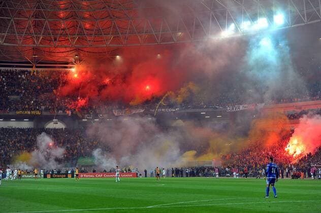 At the end of a final drawn for an hour and a half, Esperance Tunis (EST) was crowned champion of Africa entering the very closed circle of teams managing to keep the trophy two seasons in a row, facing the Wydad Casablanca (WAC), who refused to return to the field after a new dispute of arbitration at the hour of play (1-0). What was to be a memorable celebration for African football finally turned into a fiasco. At the end of the night, at the Olympic Stadium in Radès (Tunisia),photo:Yassine Mahjoub African Champions League: ES Tunis keeps the trophy. 