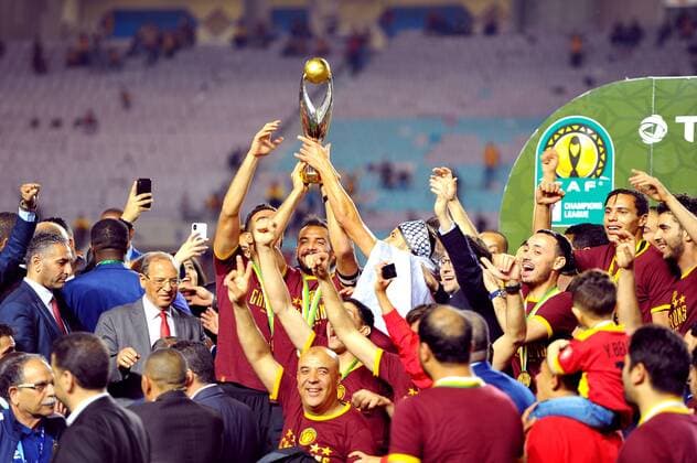 At the end of a final drawn for an hour and a half, Esperance Tunis (EST) was crowned champion of Africa entering the very closed circle of teams managing to keep the trophy two seasons in a row, facing the Wydad Casablanca (WAC), who refused to return to the field after a new dispute of arbitration at the hour of play (1-0). What was to be a memorable celebration for African football finally turned into a fiasco. At the end of the night, at the Olympic Stadium in Radès (Tunisia).photo:Yassine Mahjoub African Champions League: ES Tunis keeps the trophy. 