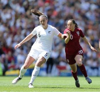 England Women v New Zealand Women International Friendly, Länderspiel, Nationalmannschaft Fran Kirby of England Women and Meikayla Moore of New Zealand Women during the International Friendly match at the American Express Community Stadium, Brighton and Hove Content Not Available For UK Newspapers Copyright: xStevexO Sullivanx FIL-13311-0045