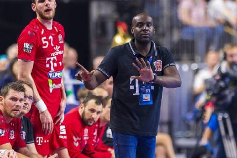 Köln, Deutschland 01. Juni 2019: Handball - EHF CL Halbfinale - Telekom Veszprem HC vs. PGE Vive Kielce Trainer David Davis Camara (Veszprem) Gestik Geste gestikuliert Köln Lanxess Arena Deutschland