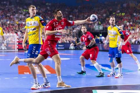 Köln, Deutschland 01. Juni 2019: Handball - EHF CL Halbfinale - Telekom Veszprem HC vs. PGE Vive Kielce v.li. Uladzislau Kulesh (Kielce), Dragan Gajic (Veszprem) Köln Lanxess Arena Deutschland