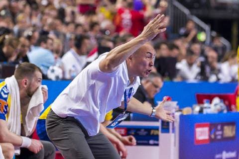 Köln, Deutschland 01. Juni 2019: Handball - EHF CL Halbfinale - Telekom Veszprem HC vs. PGE Vive Kielce Trainer Talant Dujshebaev (Kielce) Gestik Geste gestikuliert Köln Lanxess Arena Deutschland
