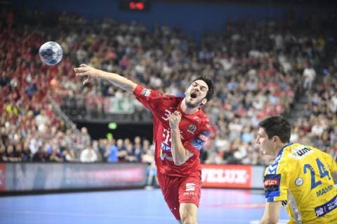 Petar Nenadic (Telekom Veszprem HC) gegen Marko Mamic (PGE Vive Kielce), Handball, Männer, Velux EHF Final Four, 1. Halbfinale, Telekom Veszprem HC vs PGE Vive Kielce, 01.06.19 Köln Lanxess-Arena Nordrhein-Westfalen Germany