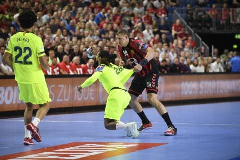 Dainis Kristopans (HC Vardar, rechts) gegen Gilberto Duarte FC Barcelona, Barca Lassa), Handball, Männer, Velux EHF Final Four, 2. Halbfinale, FC Barcelona Lassa vs HC Vardar Skopje, 01.06.19 Köln Lanxess-Arena Nordrhein-Westfalen Germany