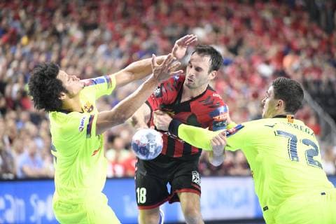 Igor Karacic (HC Vardar) gegen Thiagus Goncalves dos Santos (links und Ludovic Fabregas FC Barcelona, Barca Lassa), Handball, Männer, Velux EHF Final Four, 2. Halbfinale, FC Barcelona Lassa vs HC Vardar Skopje, 01.06.19 Köln Lanxess-Arena Nordrhein-Westfalen Germany