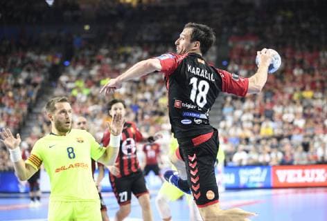 Igor Karacic (HC Vardar) gegen Victor Tomas FC Barcelona, Barca Lassa), Handball, Männer, Velux EHF Final Four, 2. Halbfinale, FC Barcelona Lassa vs HC Vardar Skopje, 01.06.19 Köln Lanxess-Arena Nordrhein-Westfalen Germany