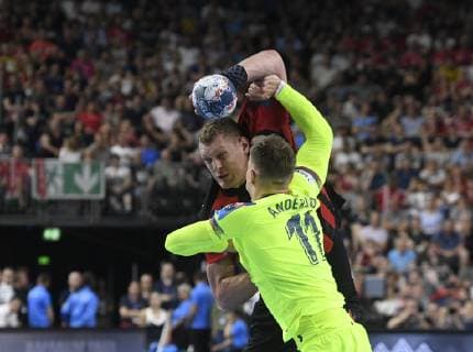 Dainis Kristopans (HC Vardar) gegenLasse Andersson FC Barcelona, Barca Lassa), Handball, Männer, Velux EHF Final Four, 2. Halbfinale, FC Barcelona Lassa vs HC Vardar Skopje, 01.06.19 Köln Lanxess-Arena Nordrhein-Westfalen Germany