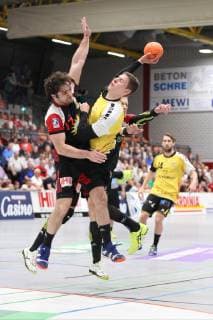 Max Jaeger (HSC 2000 Coburg 6) gegen Luka Rakovic (TuS N-Luebbecke 17)(links) , TuS N-Luebbecke vs HSC 2000 Coburg, Handball, 2. Bundesliga, 01.06.2019, TuS N-Luebbecke vs HSC 2000 Coburg, Handball, 2. Bundesliga, 01.06.2019 Luebbecke